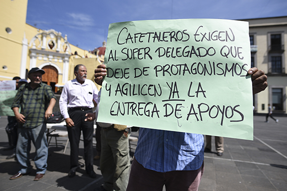 Amagan Cafeticultores Con Bloquear Carreteras