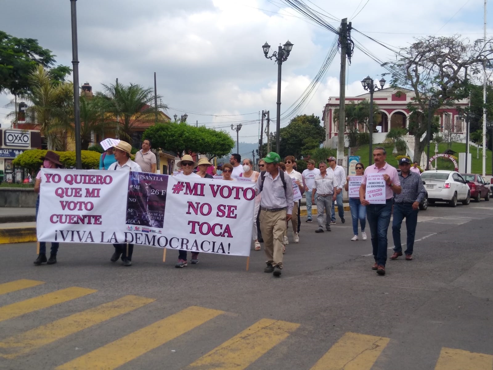 Misantecos Se Suman A La Marcha A Favor Del INE