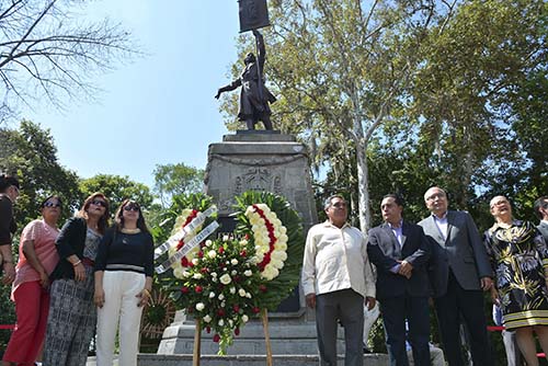 Gobierno se lució en eventos con flores fiadas